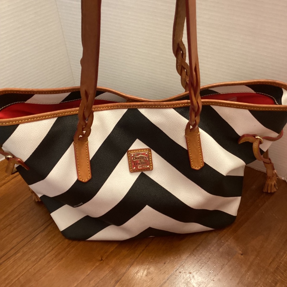 Dooney & Bourke Black and White Zigzag Shoulder Bag - Picture 6 of 16